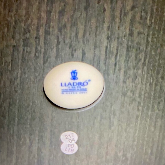 Lladro - 71078906 Figurine ADMIRATIO Breast Cancer Awareness Special Edition 🎀 - Picture 15 of 16